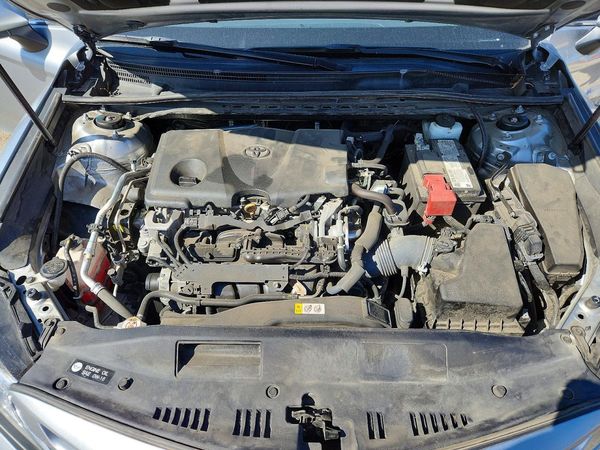 2021 TOYOTA CAMRY SE — Engine bay