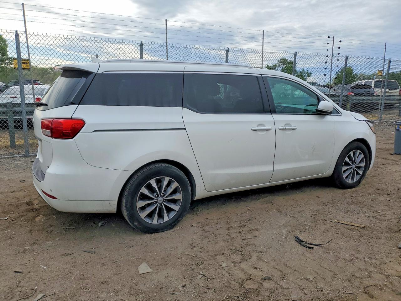 2016 KIA SEDONA EX - Middle level