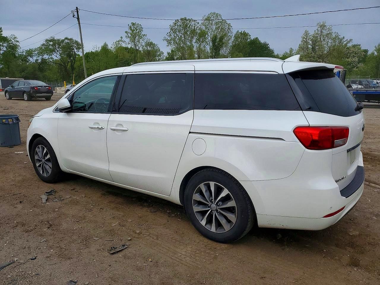2016 KIA SEDONA EX - Middle level