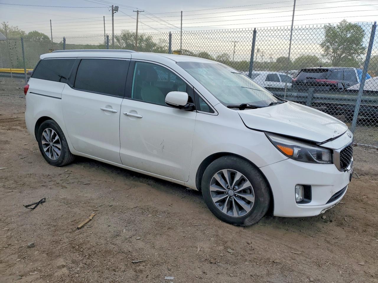 2016 KIA SEDONA EX - Middle level
