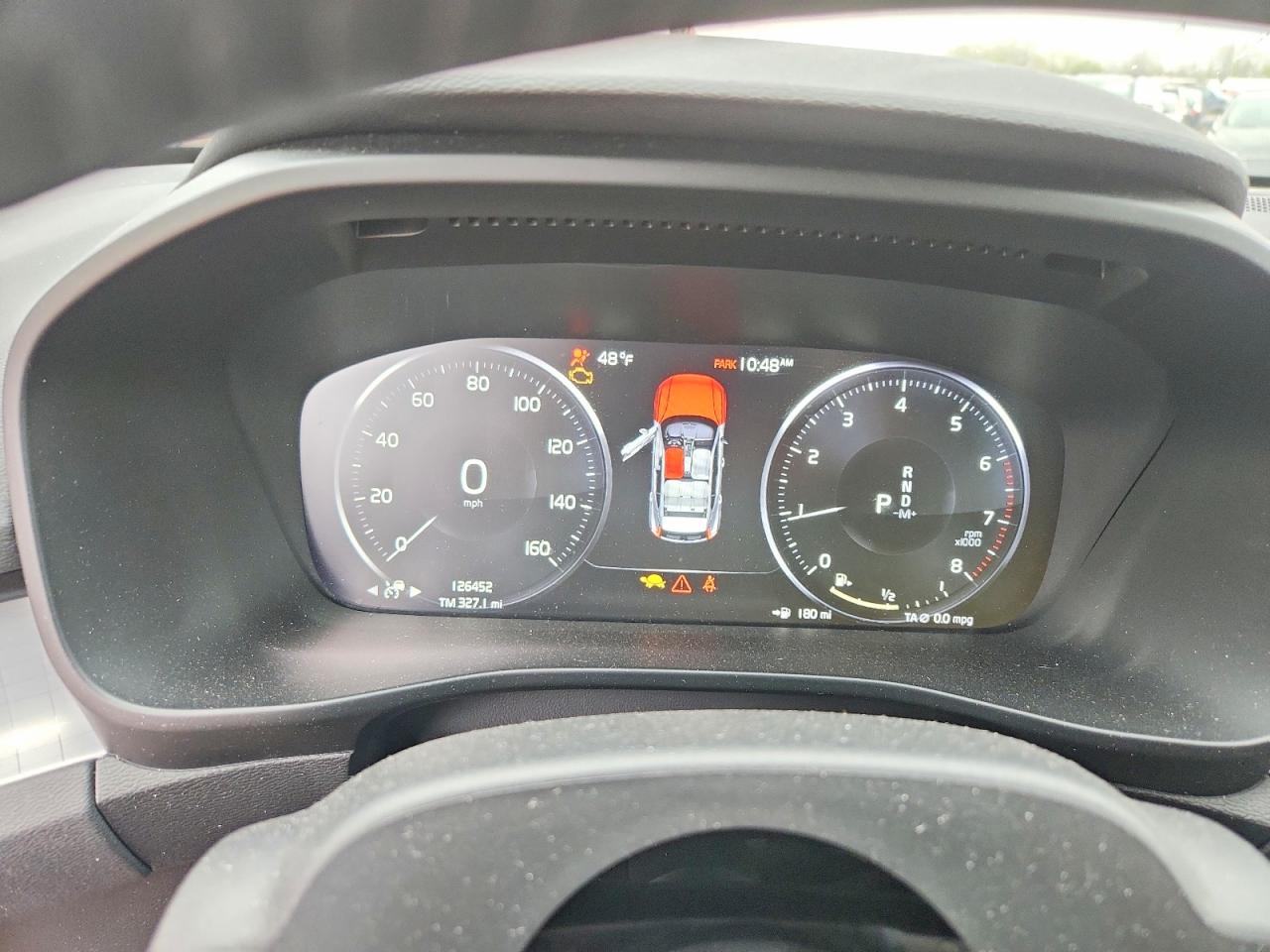 2020 VOLVO XC40 Momentum