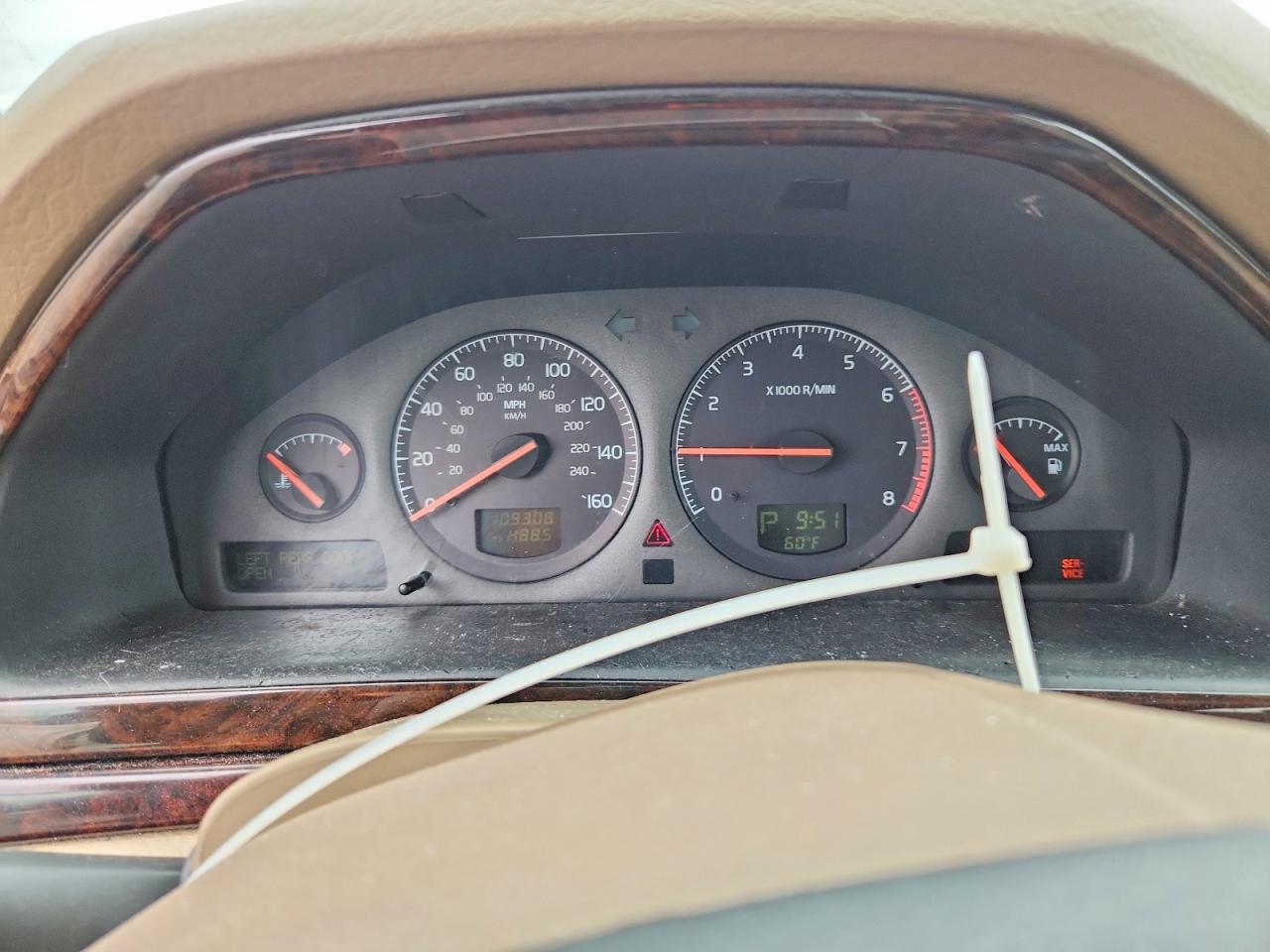 2001 VOLVO S80