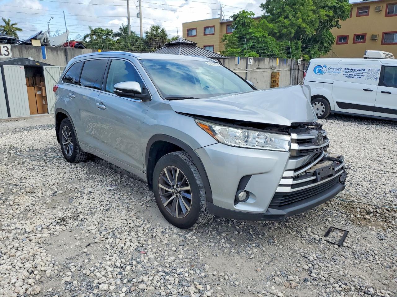 2017 TOYOTA HIGHLANDER SE/XLE