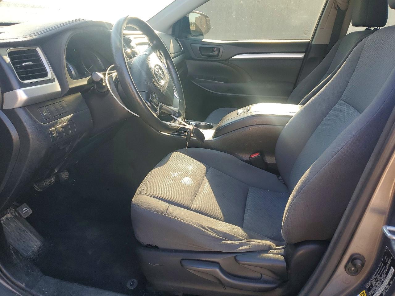 2017 TOYOTA HIGHLANDER LE