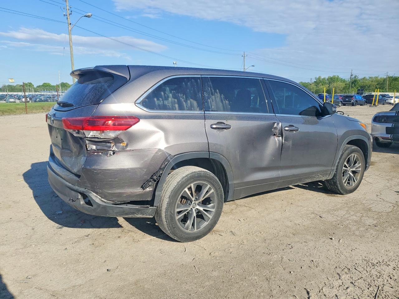 2017 TOYOTA HIGHLANDER LE