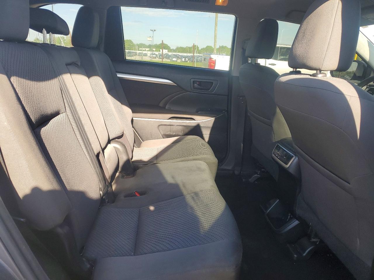 2017 TOYOTA HIGHLANDER LE