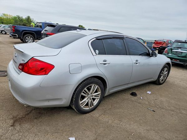 2015 INFINITI Q40