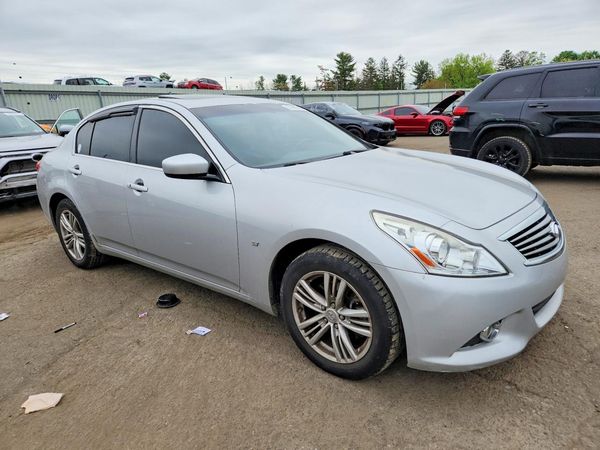 2015 INFINITI Q40