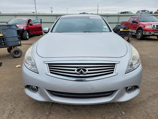 2015 INFINITI Q40