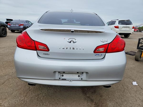 2015 INFINITI Q40