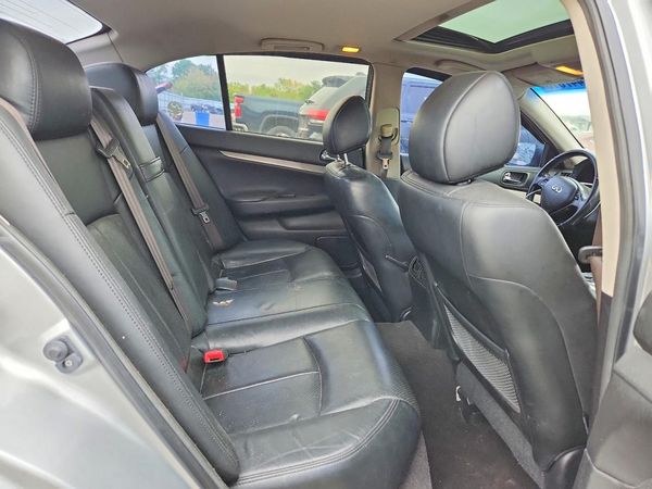 2015 INFINITI Q40