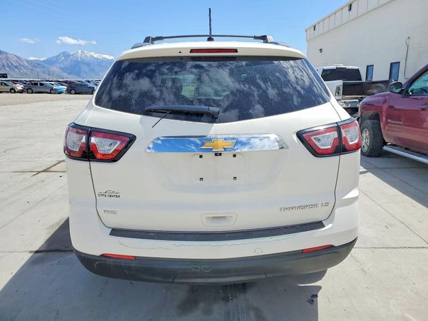 2014 CHEVROLET TRAVERSE LS