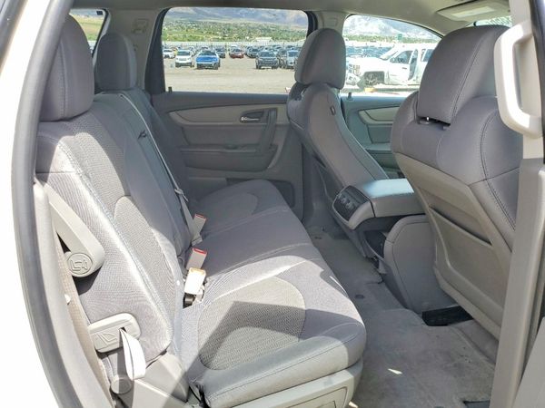 2014 CHEVROLET TRAVERSE LS