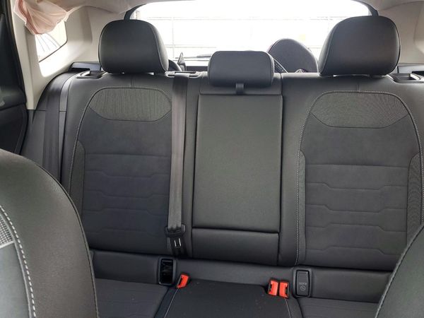 2025 VOLKSWAGEN TAOS SE Black