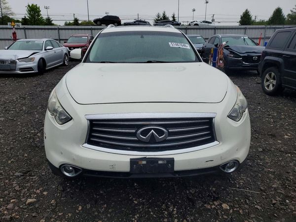 2016 INFINITI QX70
