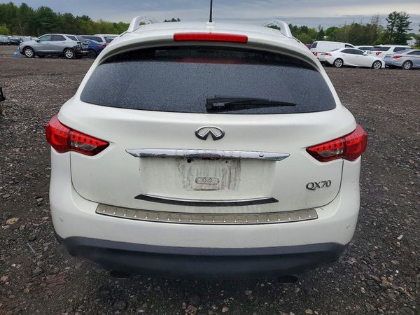 2016 INFINITI QX70