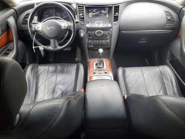 2016 INFINITI QX70