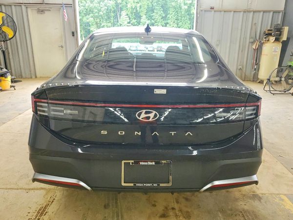 2025 HYUNDAI SONATA SE