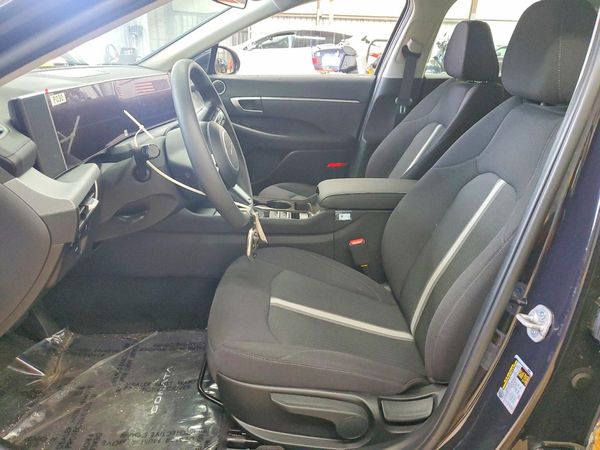 2025 HYUNDAI SONATA SE