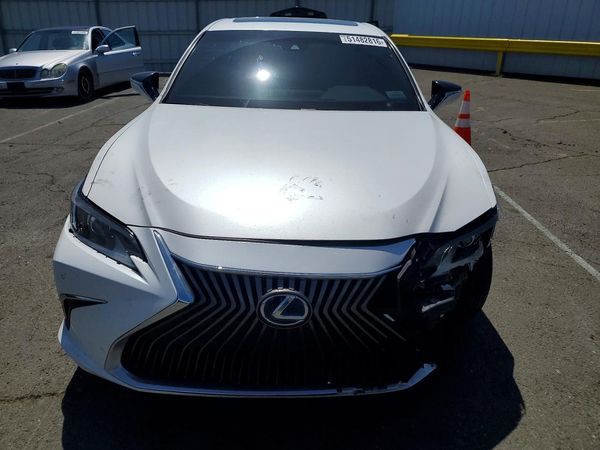 2021 LEXUS ES 300h Premium