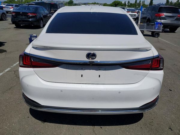 2021 LEXUS ES 300h Premium