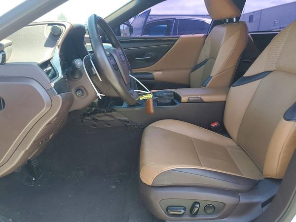 2021 LEXUS ES 300h Premium