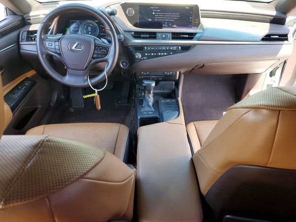 2021 LEXUS ES 300h Premium