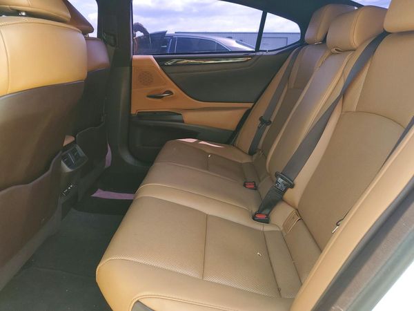 2021 LEXUS ES 300h Premium