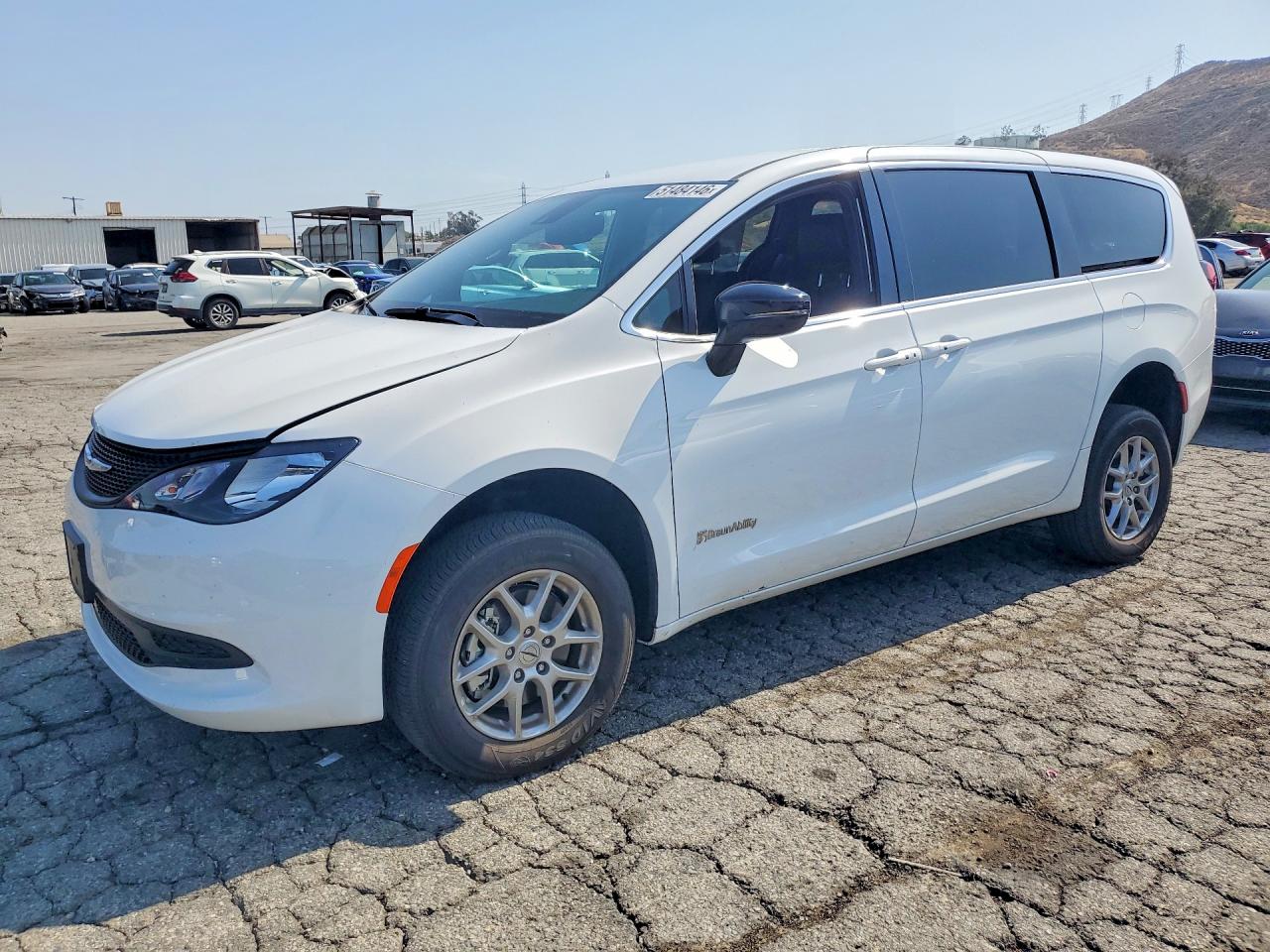 2025 CHRYSLER VOYAGER