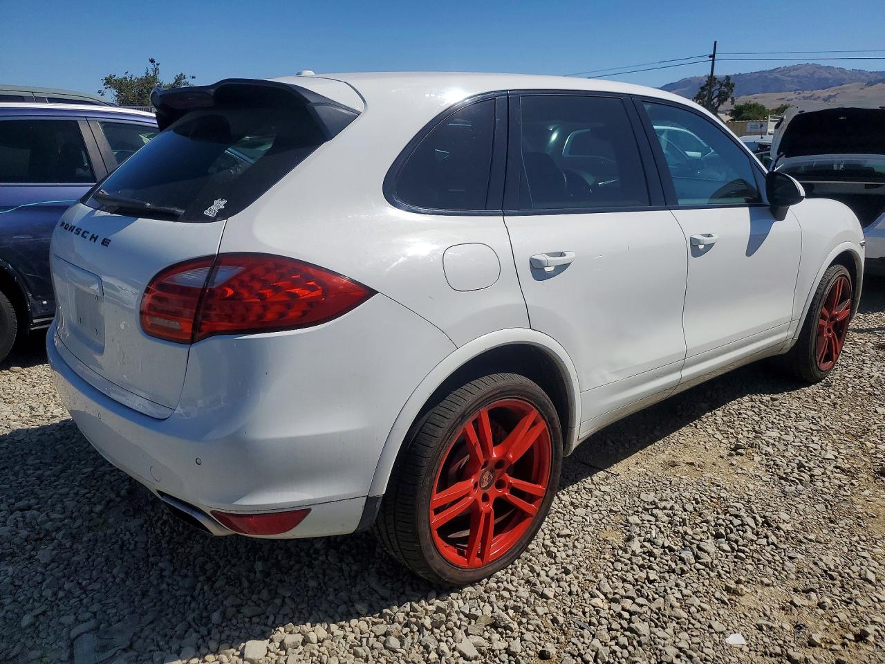 2013 PORSCHE CAYENNE
