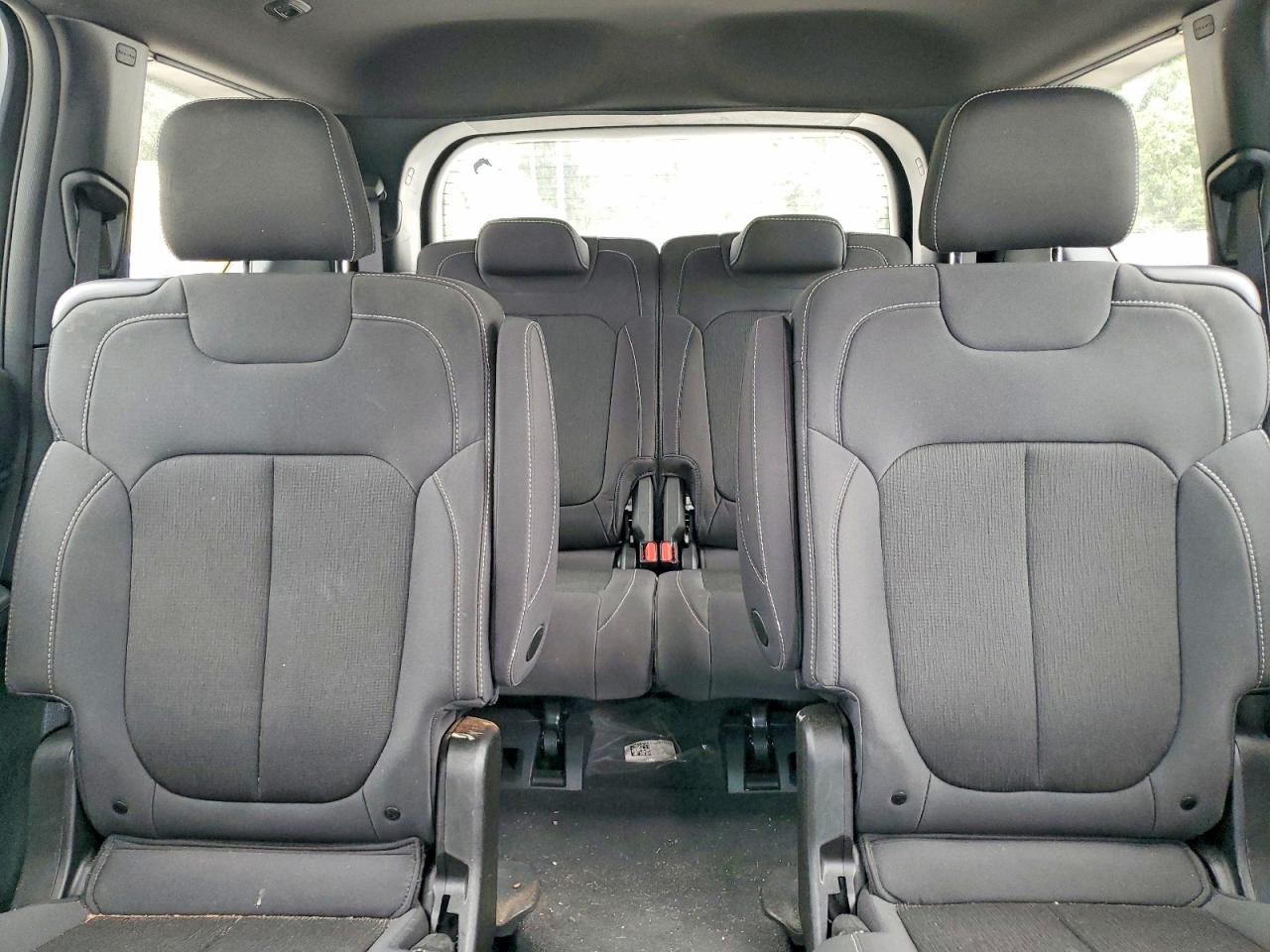 2024 JEEP GRAND CHEROKEE L LAREDO 4X2