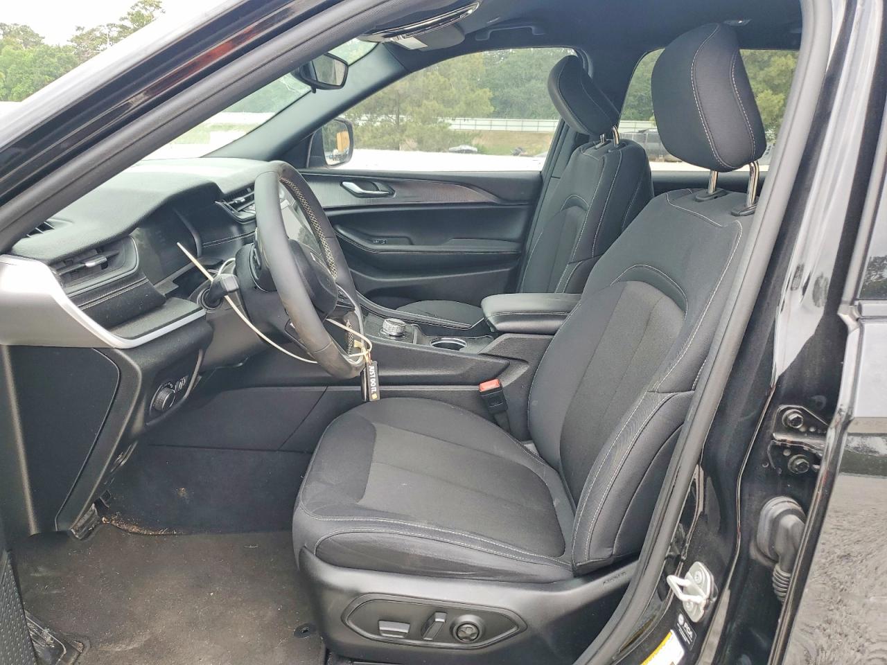 2024 JEEP GRAND CHEROKEE L LAREDO 4X2