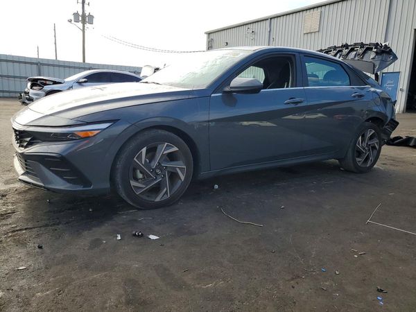 2024 HYUNDAI ELANTRA