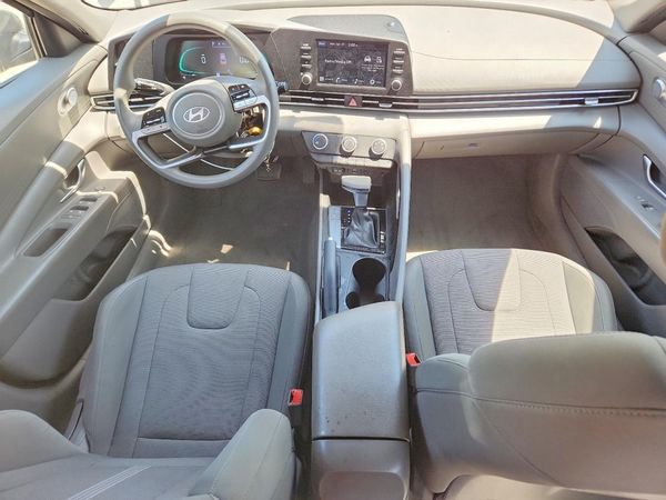 2024 HYUNDAI ELANTRA