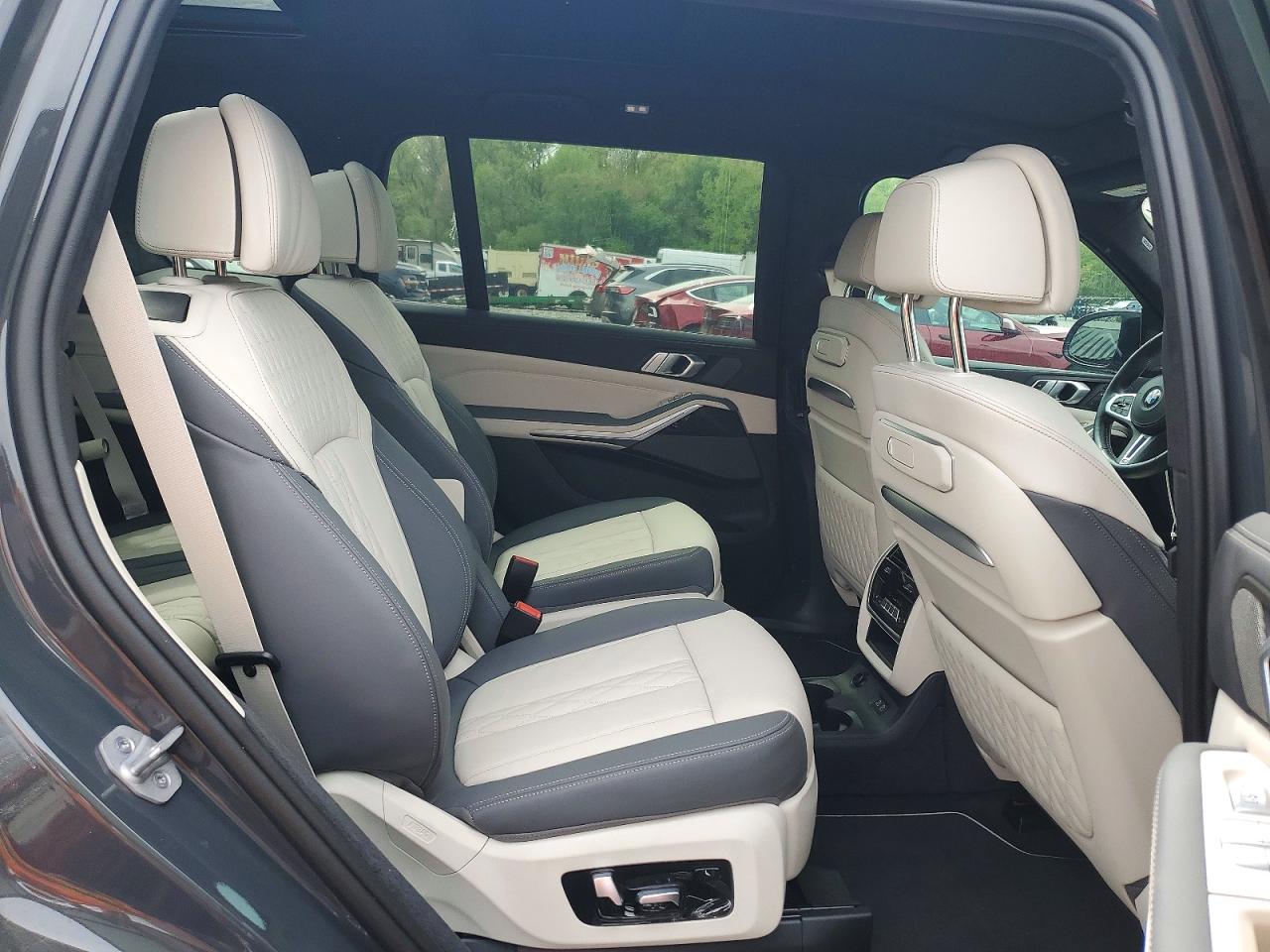 2025 BMW X7