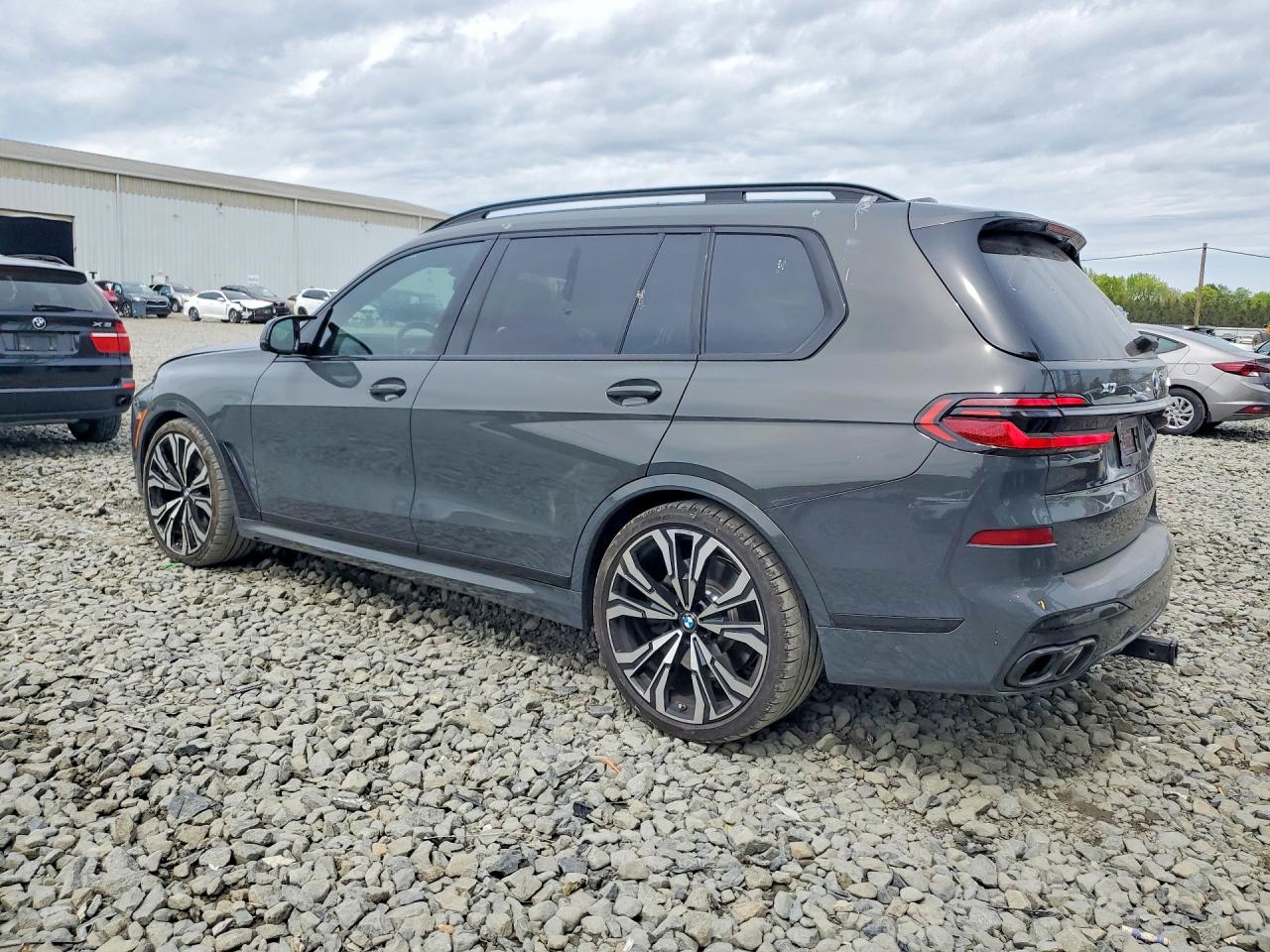 2025 BMW X7