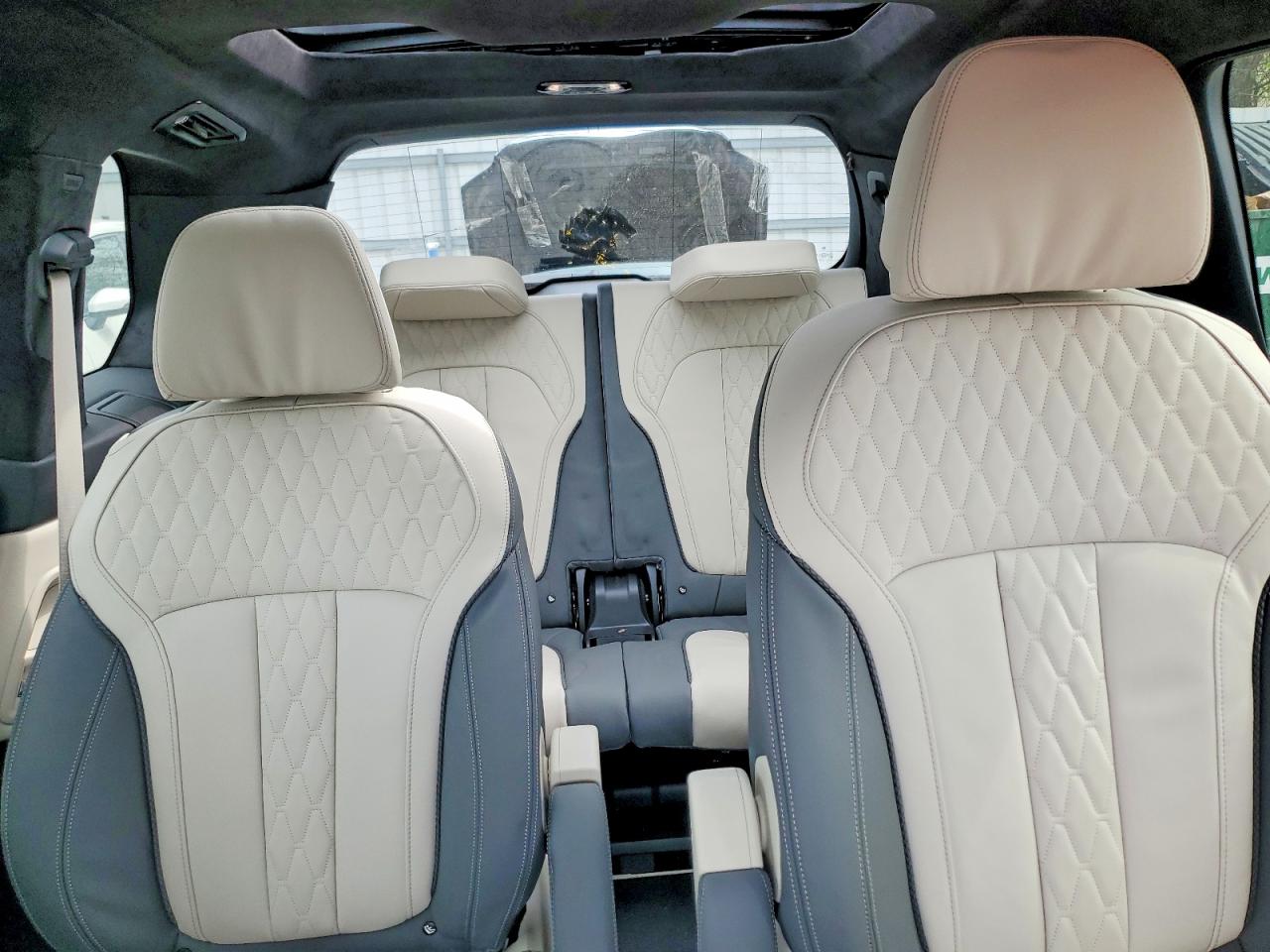 2025 BMW X7