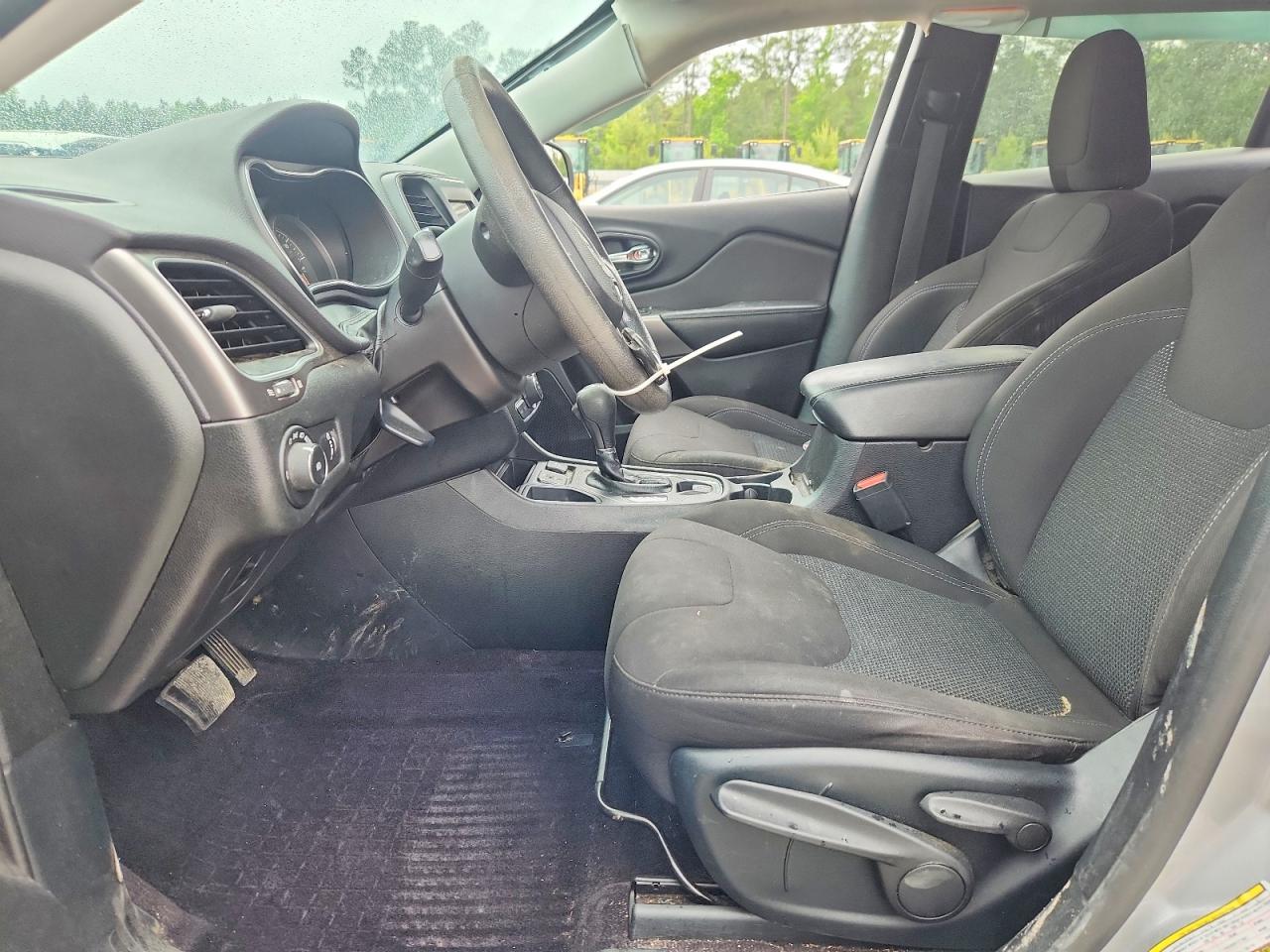 2019 JEEP CHEROKEE LATITUDE FWD
