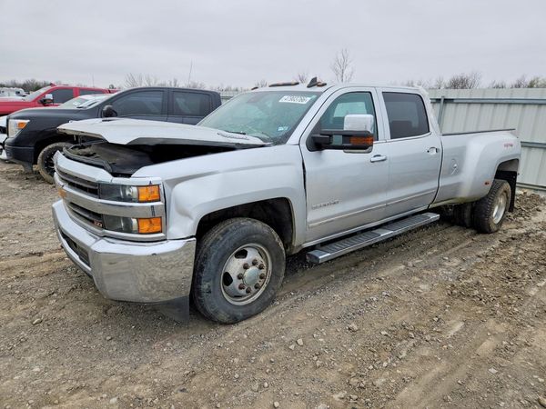 2019 CHEVROLET SILVERADO LTZ — Front 3/4