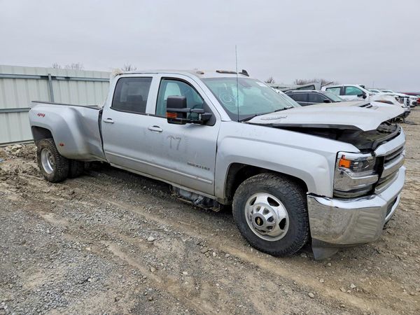 2019 CHEVROLET SILVERADO LTZ — Passenger 3/4