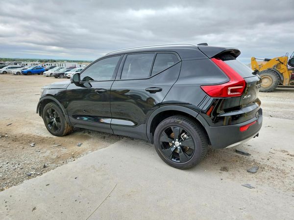 2021 VOLVO XC40