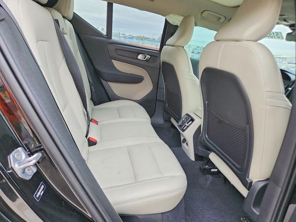 2021 VOLVO XC40