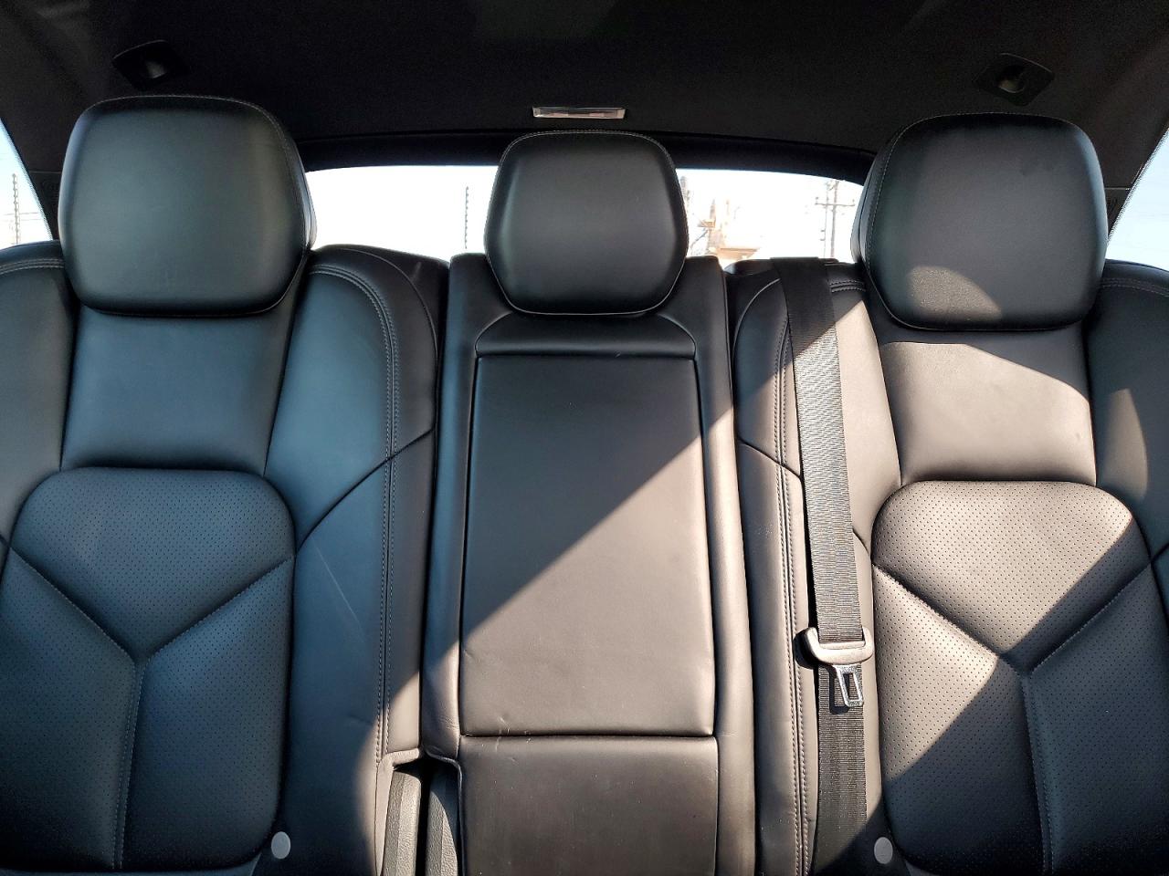 2016 PORSCHE CAYENNE