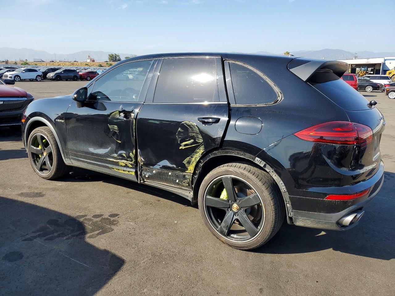 2016 PORSCHE CAYENNE