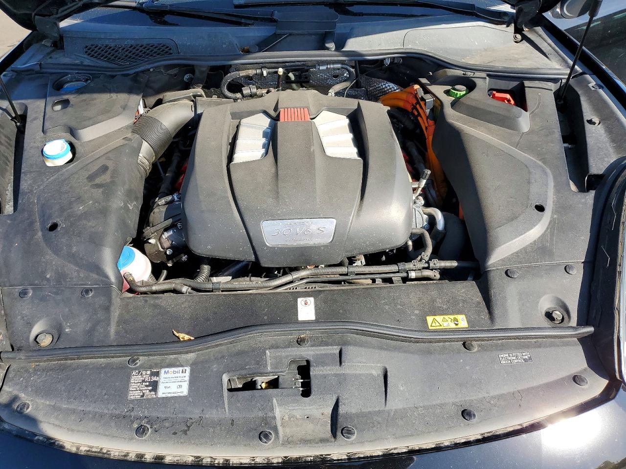 2016 PORSCHE CAYENNE
