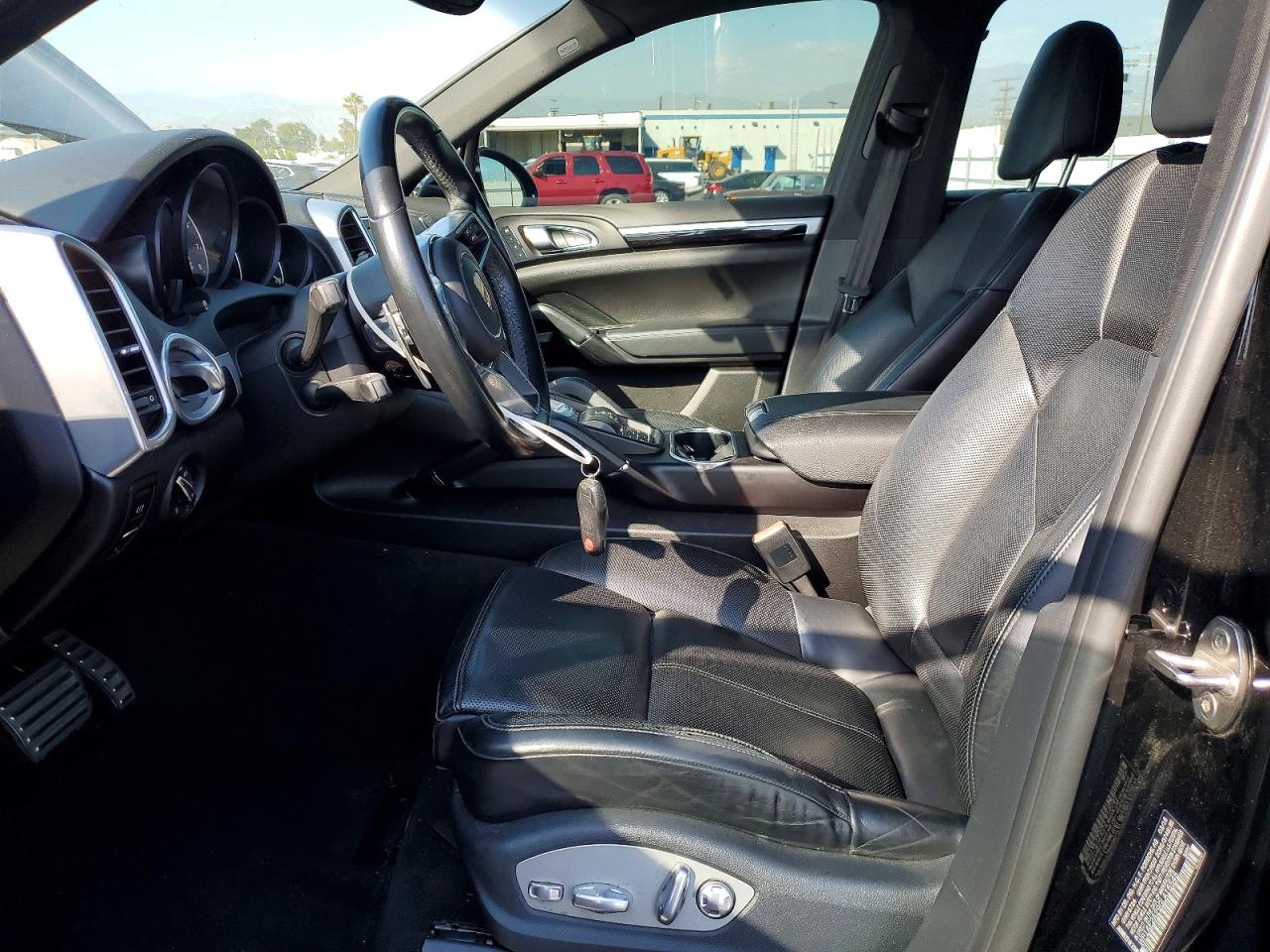 2016 PORSCHE CAYENNE