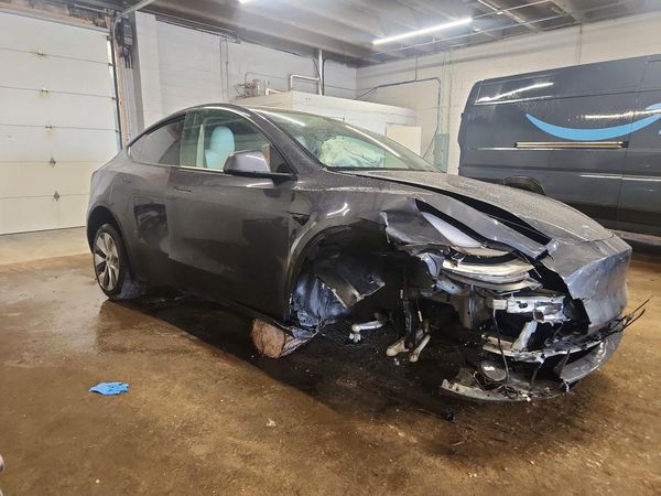 2023 TESLA MODEL Y — Passenger 3/4