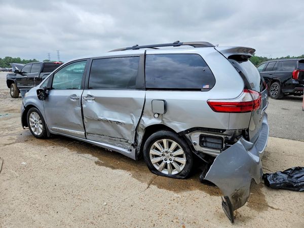 2015 TOYOTA SIENNA