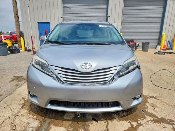 2015 TOYOTA SIENNA