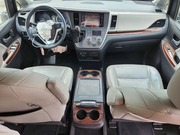 2015 TOYOTA SIENNA